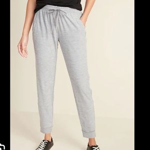 Old Navy Breathe On active joggers women’s light heather grey